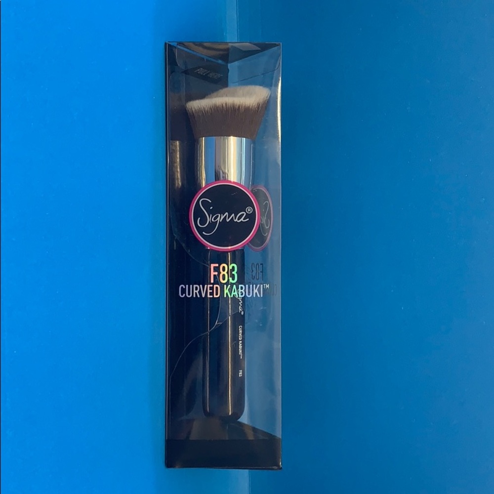 NEW NEVER USED: F83 Curved Kabuki Brush